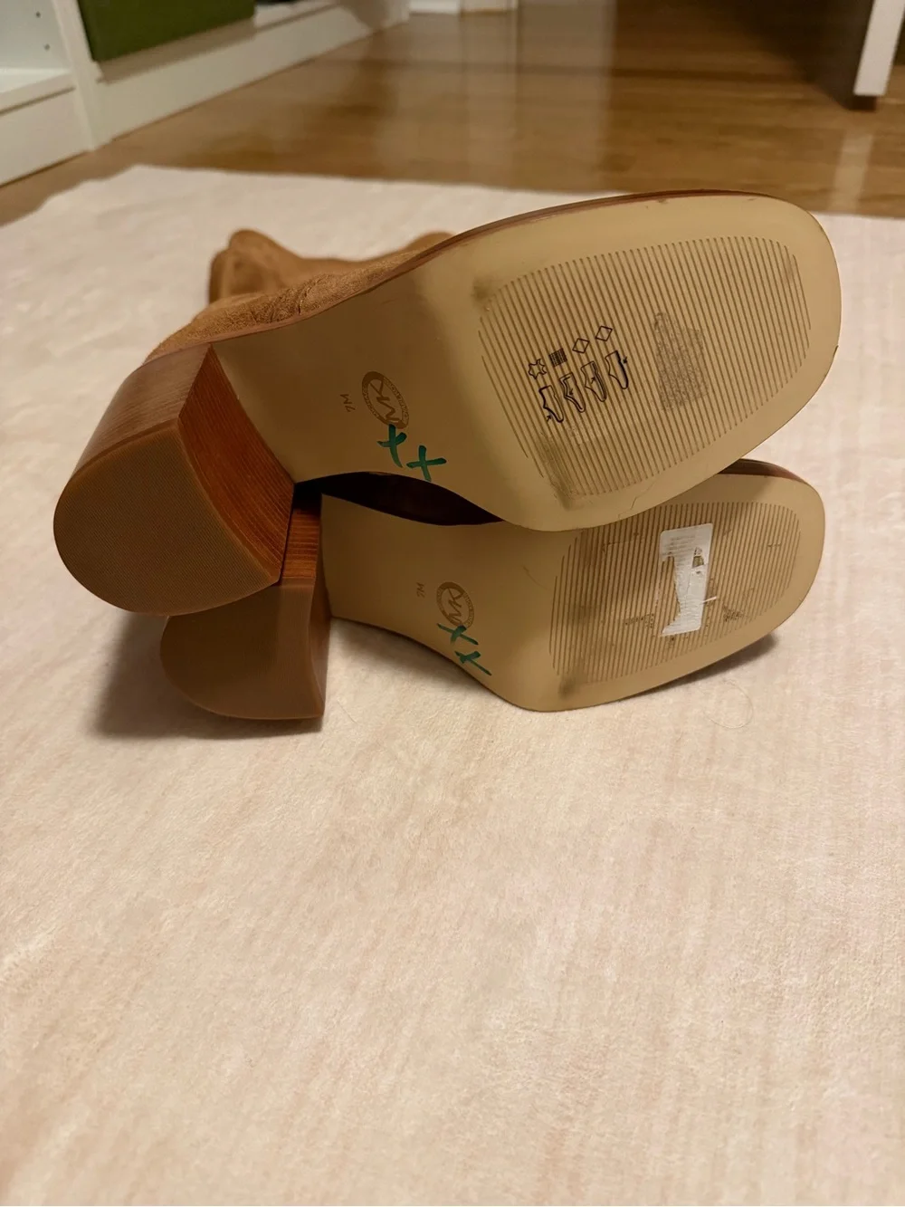 Micheal Kors suede boots